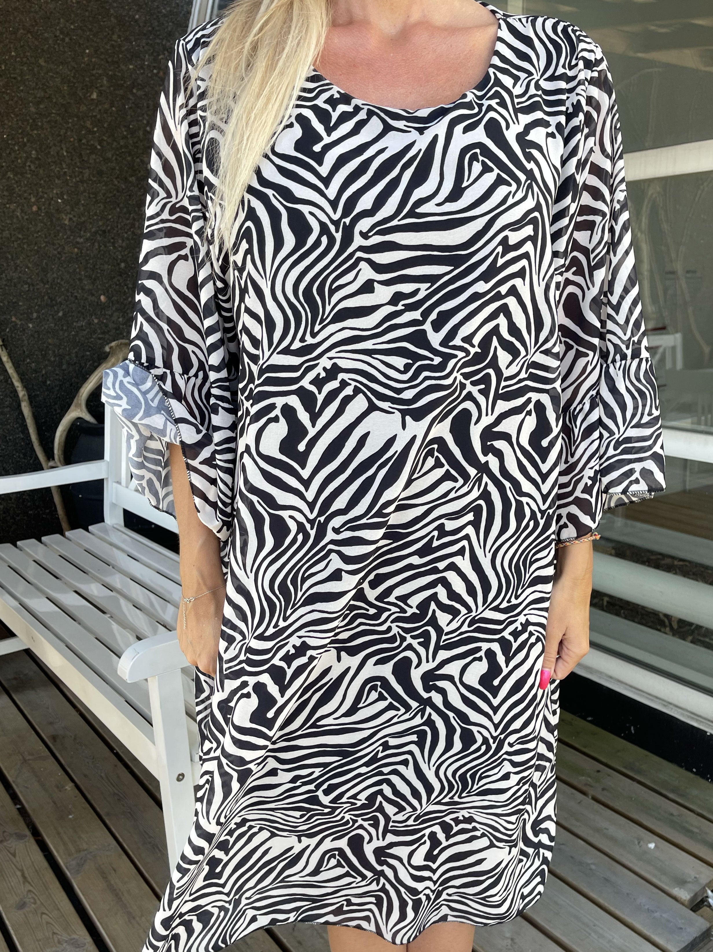 Olive - Kjole med zebra mønster